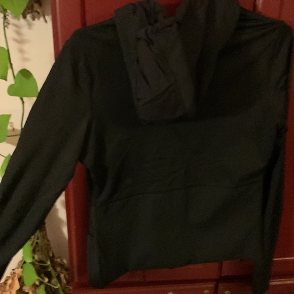 Lululemon beautiful black jacket with double face like 2 jackets in one. - Picture 4 of 7